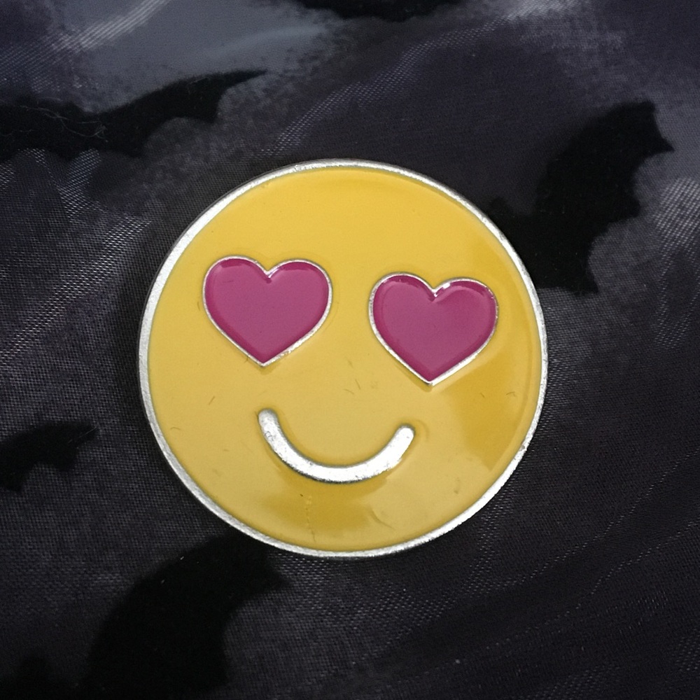 Heart Eyes 😍 Emoji Enamel Pin